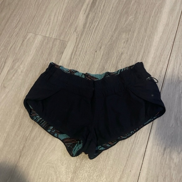 Lululemon Tropical Print Athletic Shorts - Picture 3 of 5